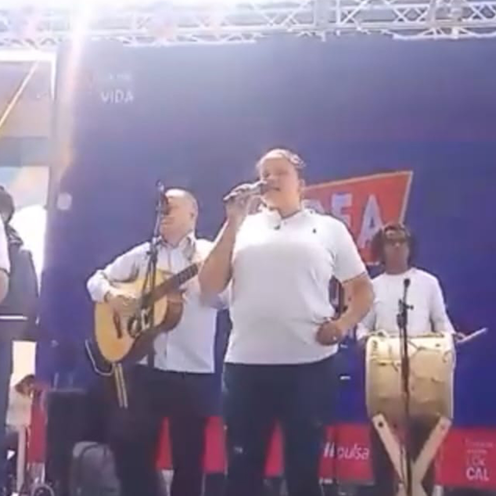 Eventos son vishion mujer cantando